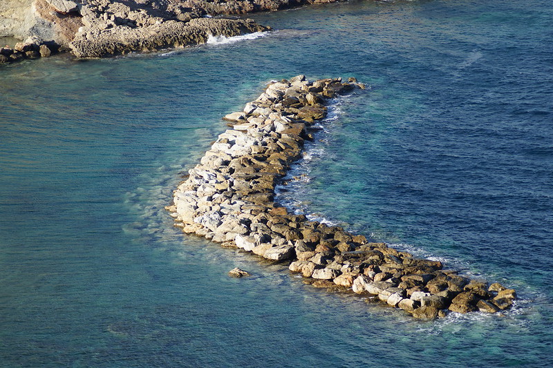 ΚΥΜΑΤΟΘΡΑΥΣΤΗΣ ΠΑΡΑΛΙΑ ΖΑΡΑΚΩΝ